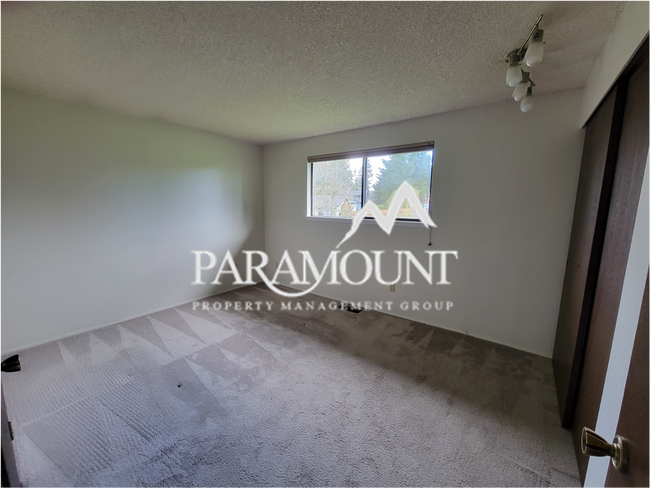 Building Photo - 3 Bedroom Oasis in Port Orchard!