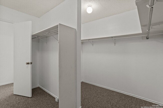 Building Photo - 10138 Sandbrook Hill