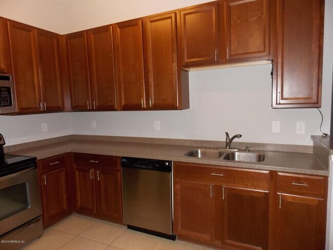 Building Photo - 7039 Deer Lodge Cir