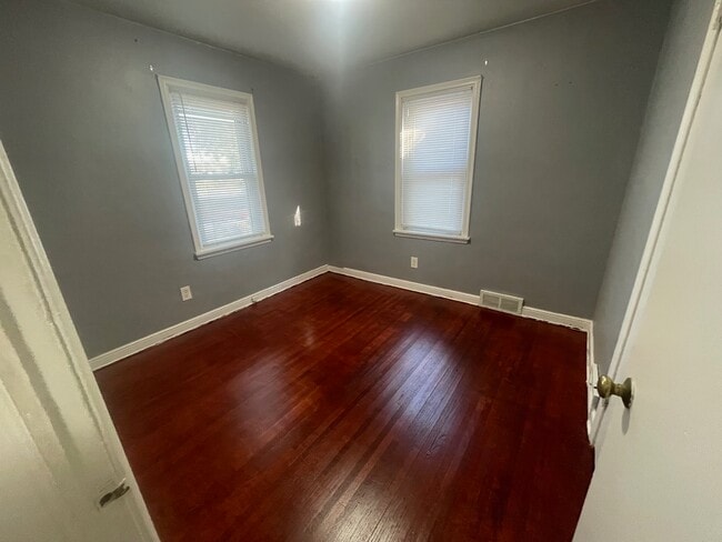 Building Photo - 1430 Minnehaha Ave