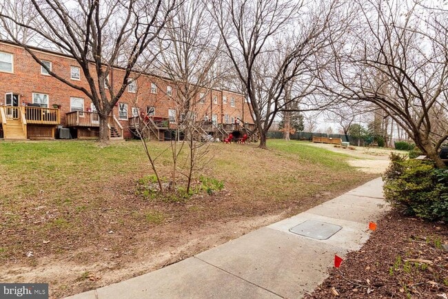 Building Photo - 1401 S Barton St