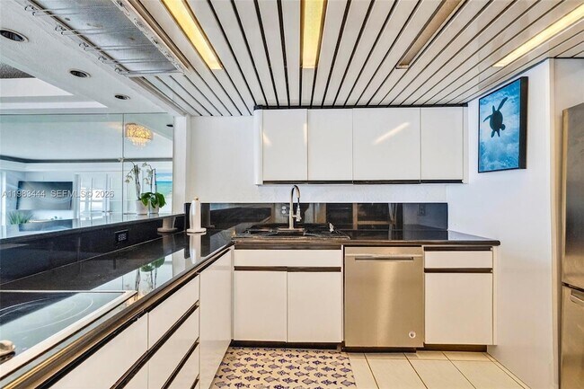 Building Photo - 3000 E Sunrise Blvd