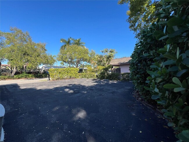 Building Photo - 1534 Monroe St