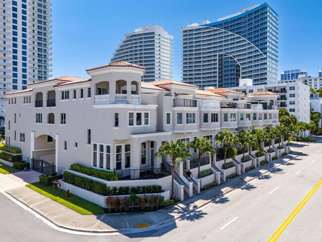 Building Photo - 514 N Birch Rd