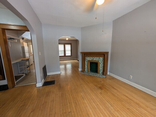 Building Photo - 5807-5807 Franklin Blvd