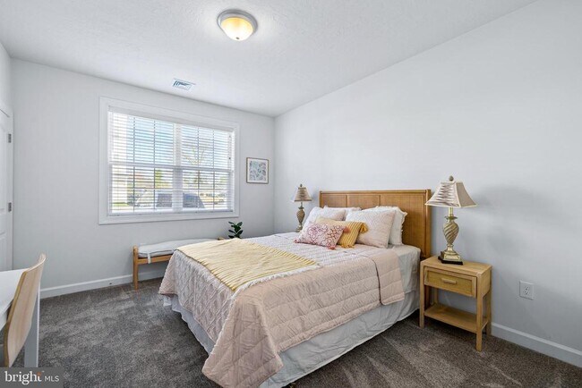 Building Photo - 3040 Larkwood Cir