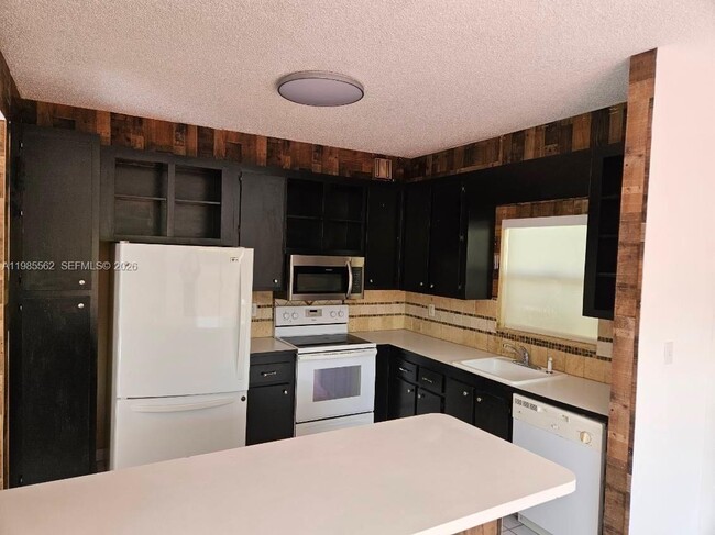 Building Photo - 6706 SW 152nd Ct