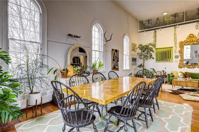 Building Photo - 4 Pallas St