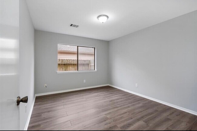 Building Photo - 12226 Ravenmoor Dr