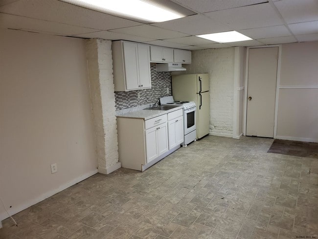 Building Photo - 718 East St