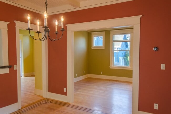 Building Photo - 4Bd/2.75Ba Seattle House