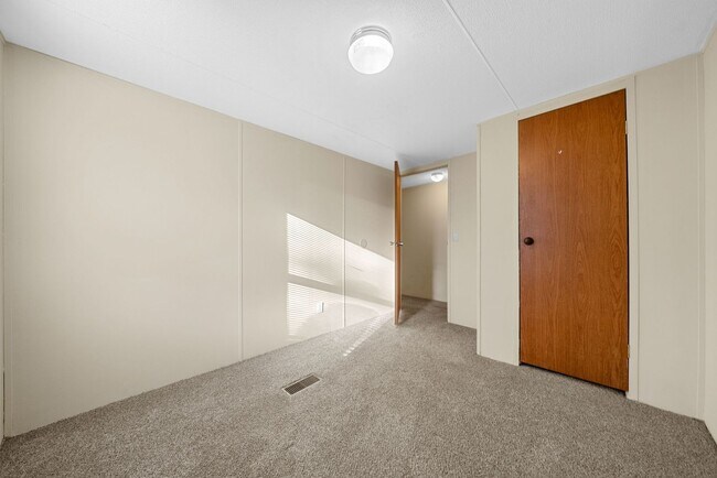 Building Photo - 1845 Evans Rd