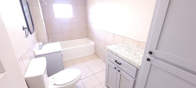 Building Photo - UPDATED COUNTRY PROPERTY