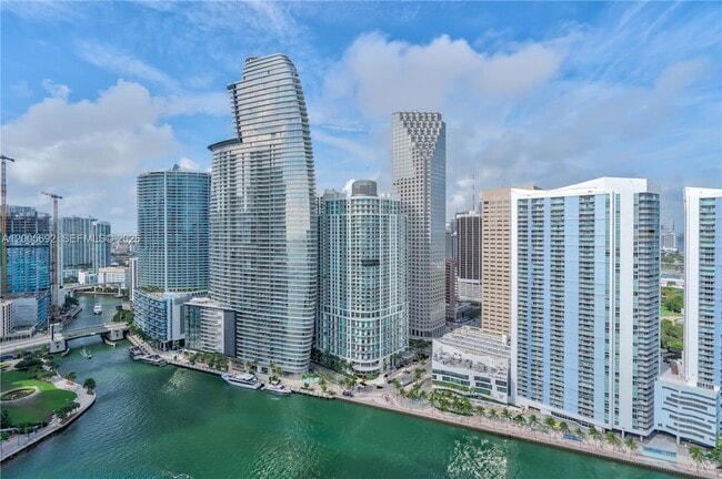 Building Photo - 900 Brickell Key Blvd