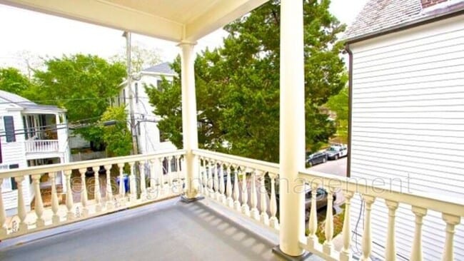 Building Photo - 27 Smith St