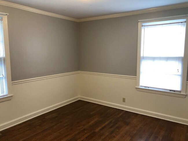 Building Photo - 721 Kendall Dr
