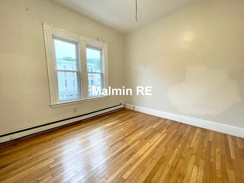 Building Photo - 61 Hillside St