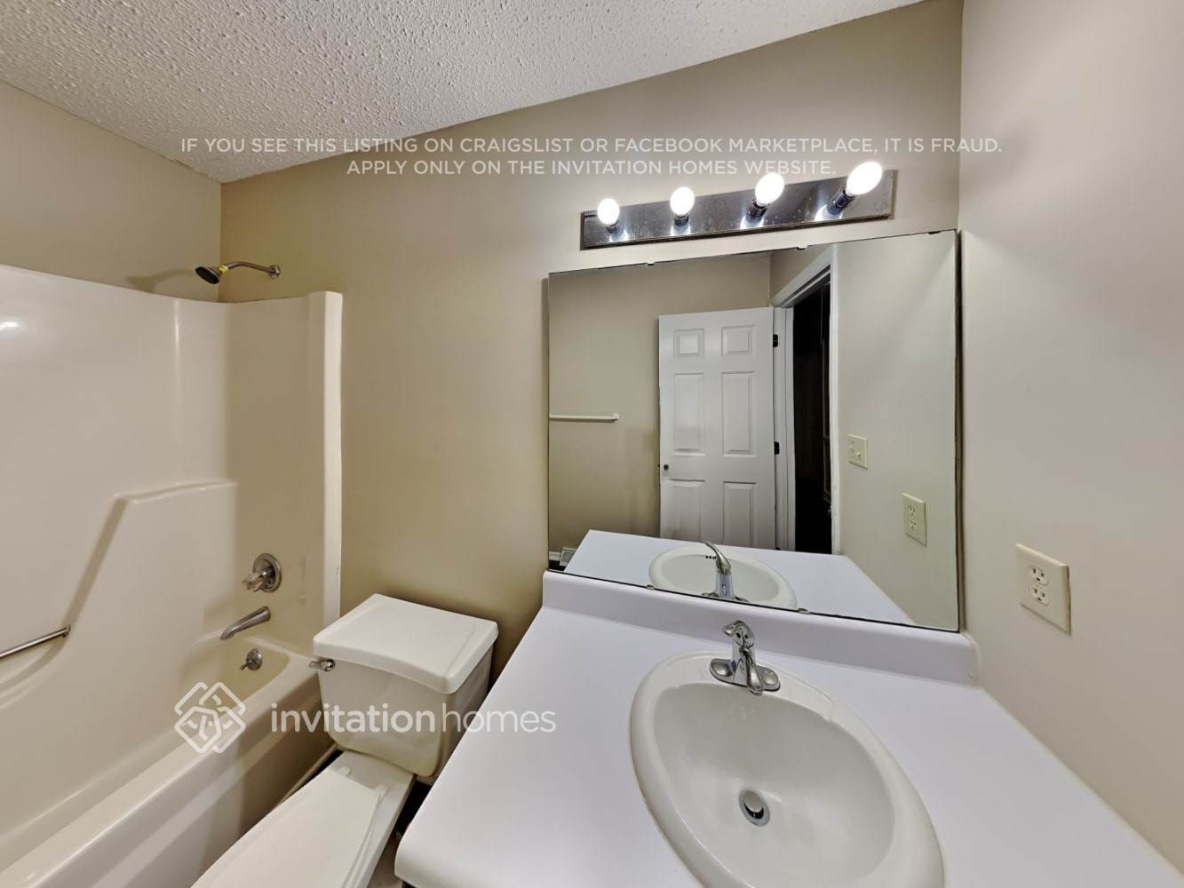 Building Photo - 10225 Woodview Cir