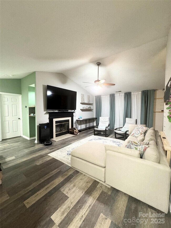 Building Photo - 2603 Clarencefield Dr