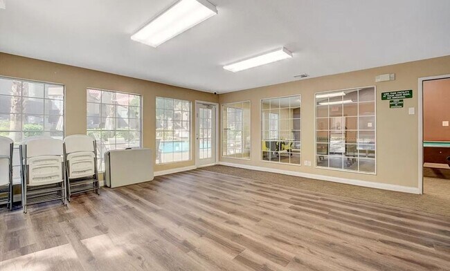 Building Photo - RESORT STYLE LIVING!