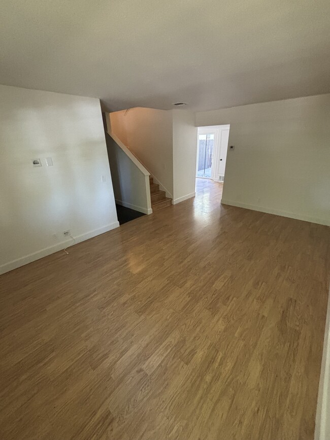 Building Photo - 326 Hemlock St