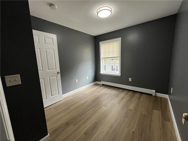 Building Photo - 11 Newcomb St