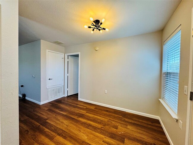 Building Photo - 8420 Twiggy Ln