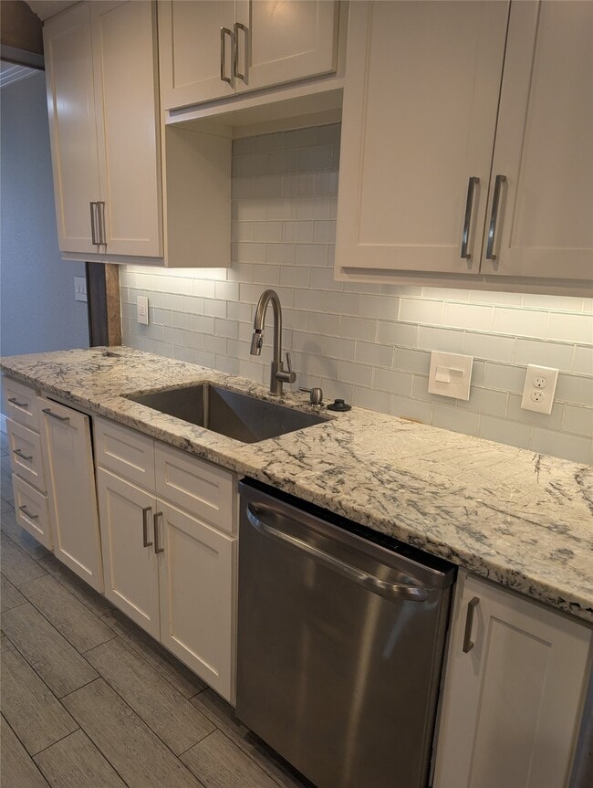 Building Photo - 2503 McCue Rd