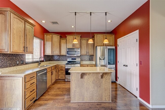 Building Photo - 4 bedroom, 2 bath Home in Quailwood