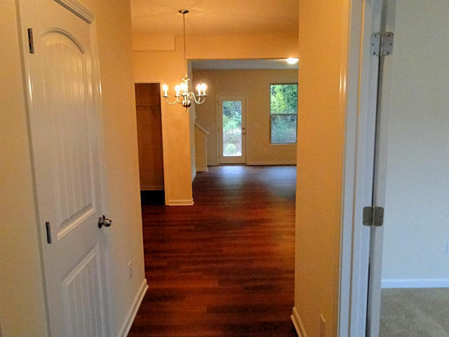Building Photo - 3 Bedroom, 2.5 Bathroom Townhome with Office!