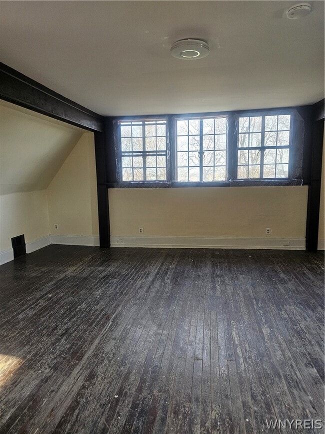 Building Photo - 714 Buffalo Ave