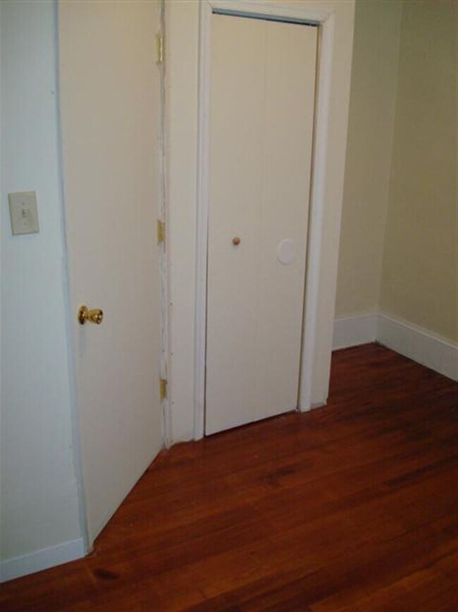 Building Photo - Charming Rental Property with Modern Upgrades and Convenient Location!