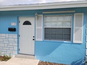 Building Photo - 146 SW 13th Ave