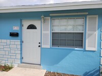Building Photo - 146 SW 13th Ave