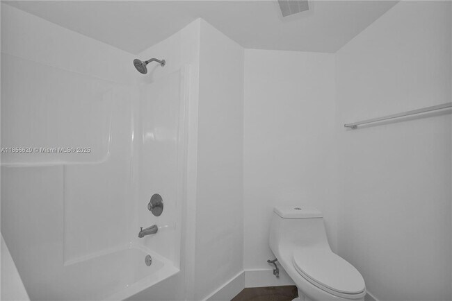 Building Photo - 9715 Fontainebleau Blvd