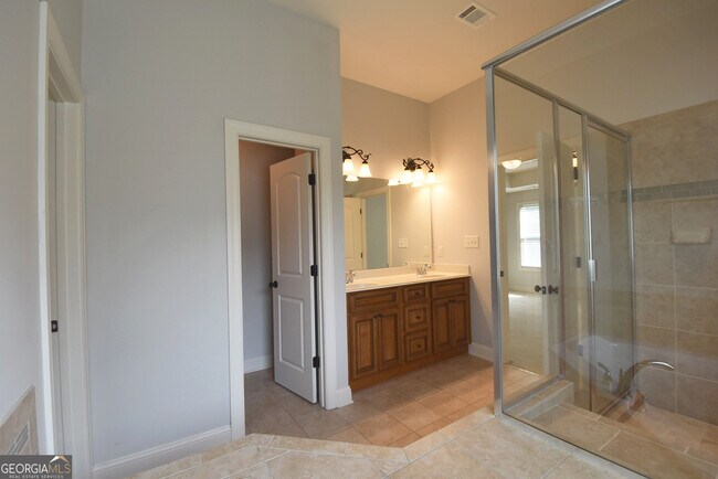 Building Photo - 606 Blackburn Ln