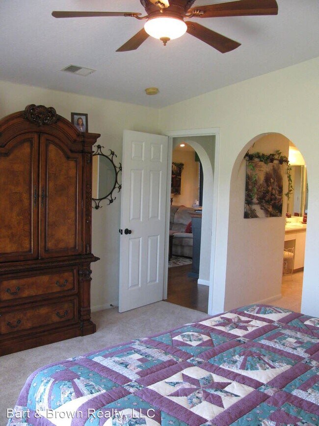 Building Photo - 110 W Rockford Dr