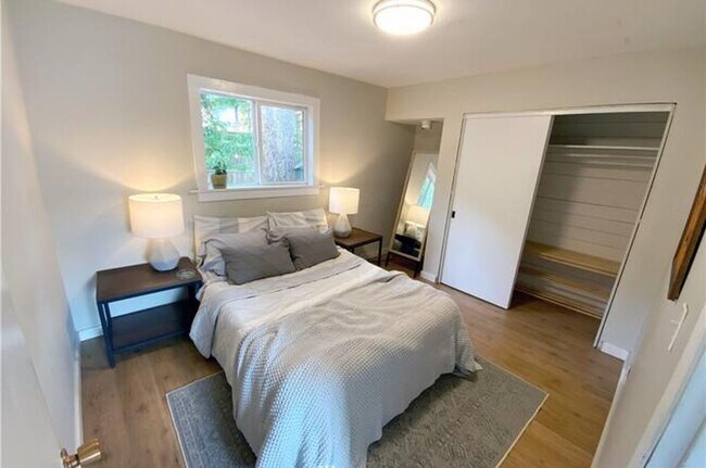 Building Photo - Charming 2 Bed 1 Bath in Hillman City!