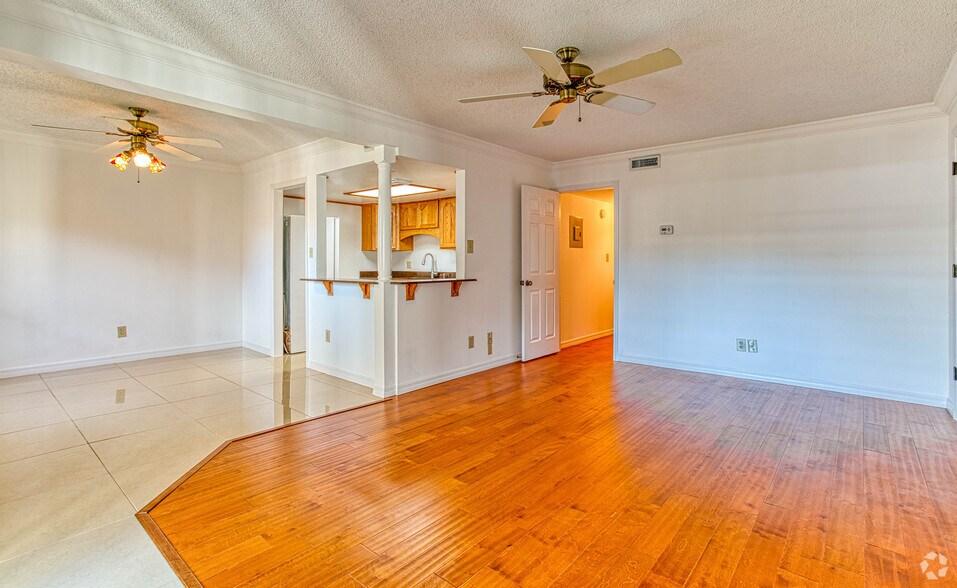 Primary Photo - Azalea Gardens