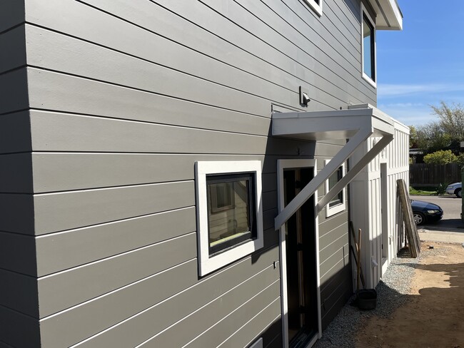 3038 Beech St - Private Entrance - 1505 Fern Street