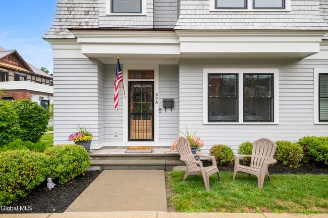 Building Photo - 37 White St