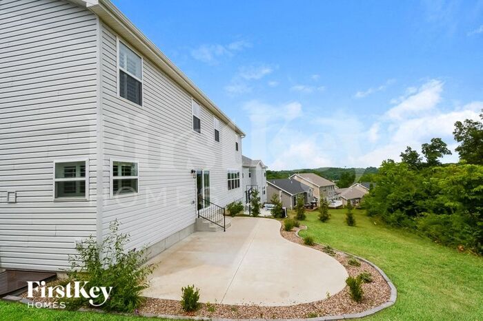 Building Photo - 726 Winding Bluffs Dr