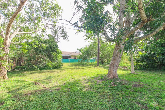 Building Photo - 313 NW Dorchester St