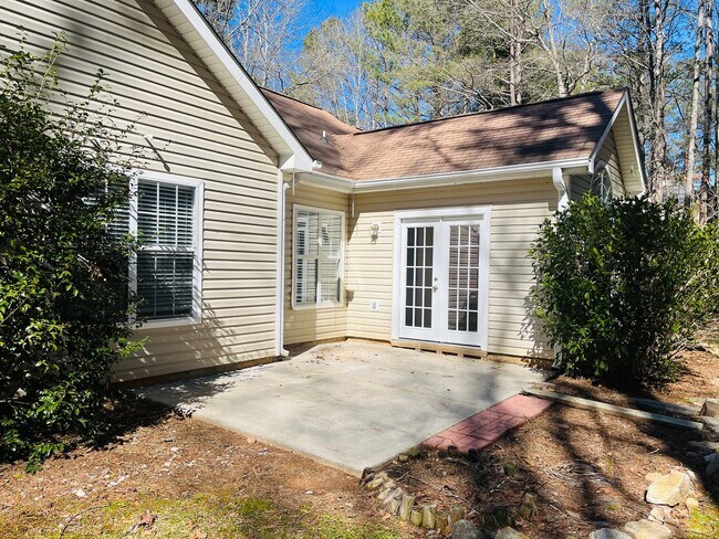 Building Photo - Wow! Northgate district! 3 bed, 2 bath, ra...