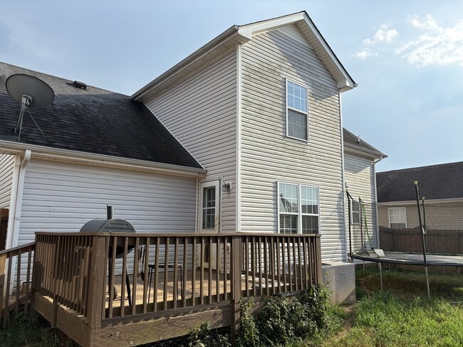 Building Photo - 515 Fox Trot Dr