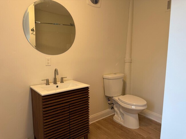 Building Photo - 25 Bleecker Pl