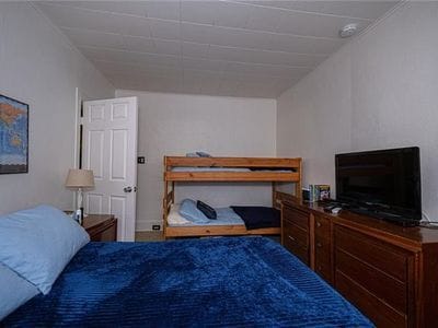 Bedroom 2 - 4740 Juniper St