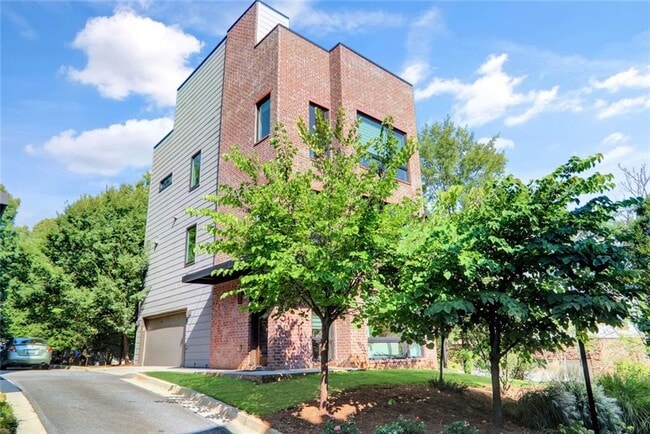 Primary Photo - 623 Irwin St NE