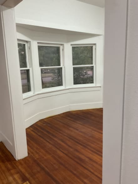 Building Photo - 608 Silas St