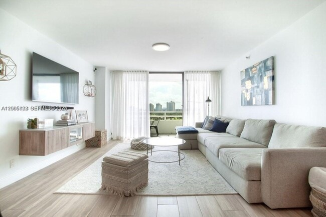 Building Photo - 20225 NE 34th Ct